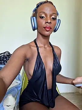 Snapshot of Kamdollie chatting on 03.27.26 Kamdollie online show from 03.27.26