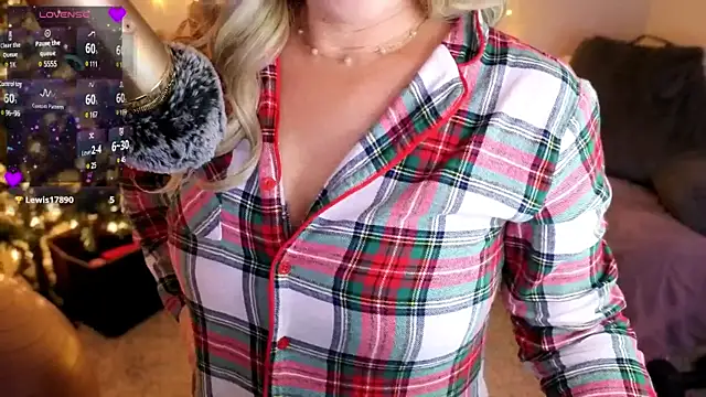 Snapshot of lovejulietxo chatting on 12.28.24 lovejulietxo online show from 12.28.24