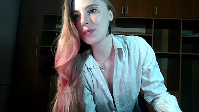 Snapshot of Aqualen chatting on 10.19.25 Aqualen online show from 10.19.25