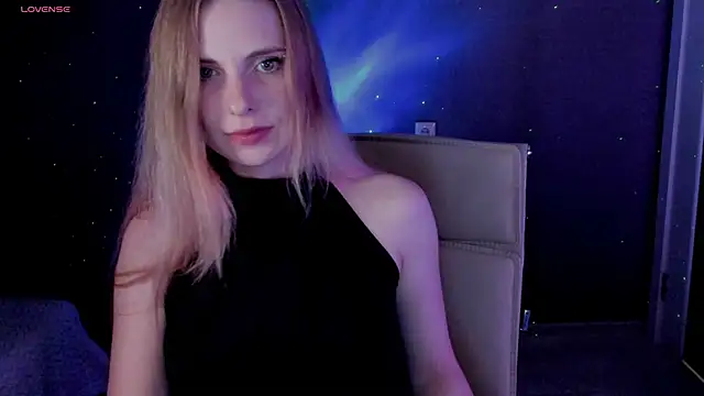 Snapshot of Aqualen chatting on 11.18.25 Aqualen online show from 11.18.25