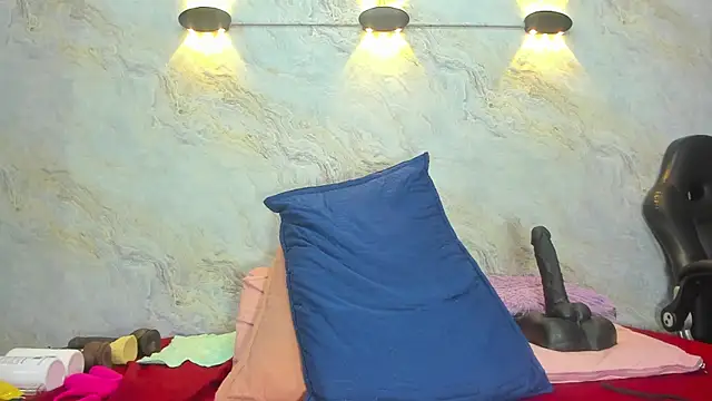 Snapshot of jones_maddy_ chatting on 02.12.25 jones maddy online show from 02.12.25