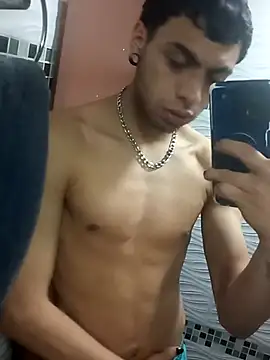 Snapshot of Mollly_n_david chatting on 11.10.25 Mollly n david online show from 11.10.25