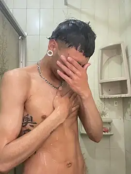 Snapshot of Mollly_n_david chatting on 03.25.26 Mollly n david online show from 03.25.26