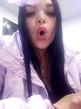 Snapshot of Dione__ chatting on 02.06.25 Dione online show from 02.06.25