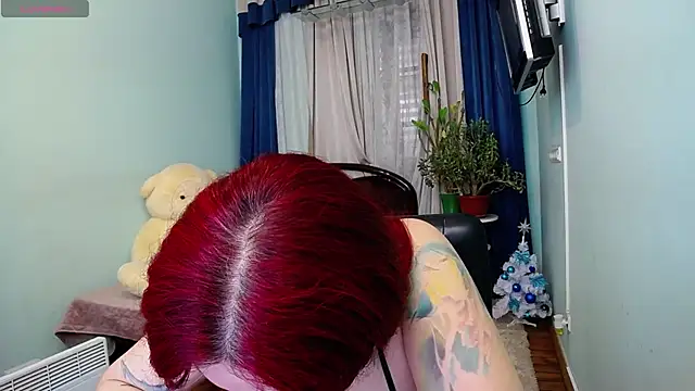 Snapshot of NikaLee chatting on 12.24.24 NikaLee online show from 12.24.24