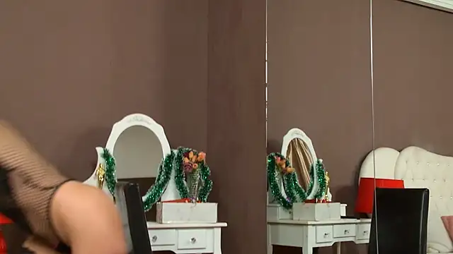 KylieLipa online show from 01.11.25