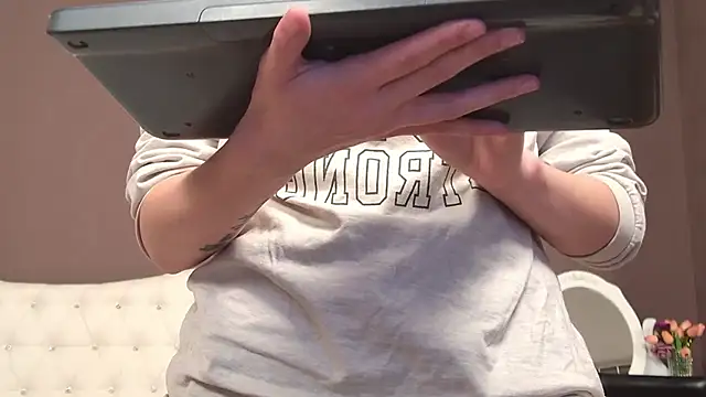 KylieLipa online show from 02.25.25