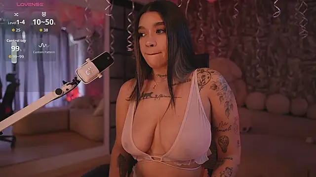 HannahW  online show from 10.09.25