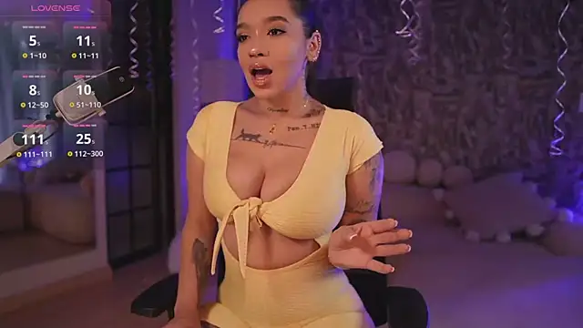 HannahW  online show from 10.12.25