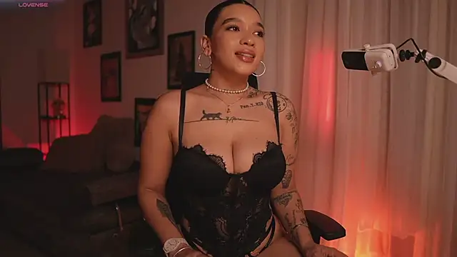 HannahW  online show from 04.02.26