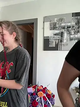 Nura n Sarah online show from 01.18.25