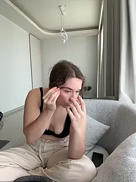 Nura n Sarah online show from 10.04.25