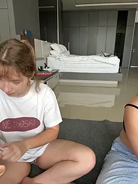 Nura n Sarah online show from 11.08.25