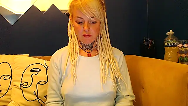 Snapshot of pixiedreadx chatting on 10.13.25 pixiedreadx online show from 10.13.25