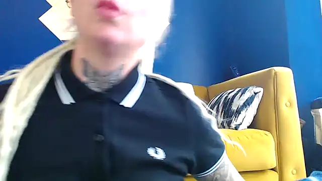 Snapshot of pixiedreadx chatting on 10.23.25 pixiedreadx online show from 10.23.25