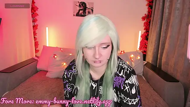 EmmyBunny online show from 09.13.25