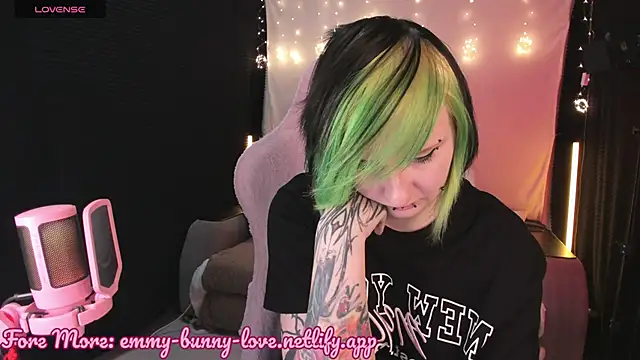 EmmyBunny online show from 10.26.25