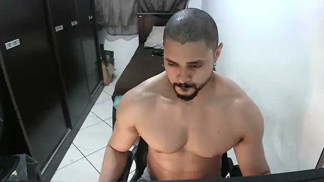 Snapshot of Brian_Aries chatting on 11.04.25 Brian Aries online show from 11.04.25