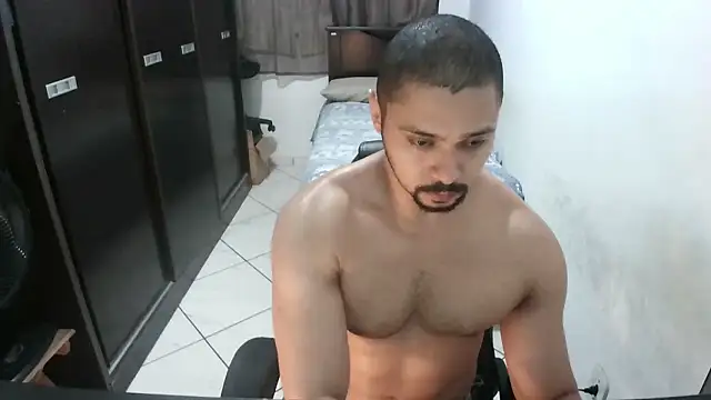 Snapshot of Brian_Aries chatting on 01.10.26 Brian Aries online show from 01.10.26