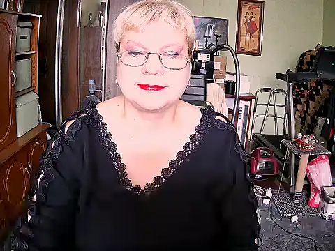 Snapshot of LOLA8888 chatting on 10.11.25 LOLA8888 online show from 10.11.25