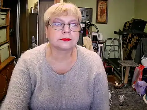 Snapshot of LOLA8888 chatting on 10.27.25 LOLA8888 online show from 10.27.25