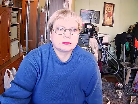 Snapshot of LOLA8888 chatting on 11.15.25 LOLA8888 online show from 11.15.25