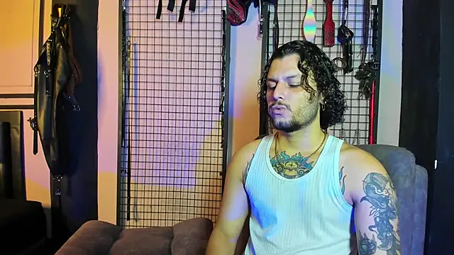 Snapshot of Twisted_Fantasy chatting on 12.29.24 Twisted Fantasy online show from 12.29.24