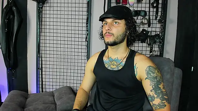 Snapshot of Twisted_Fantasy chatting on 01.10.25 Twisted Fantasy online show from 01.10.25