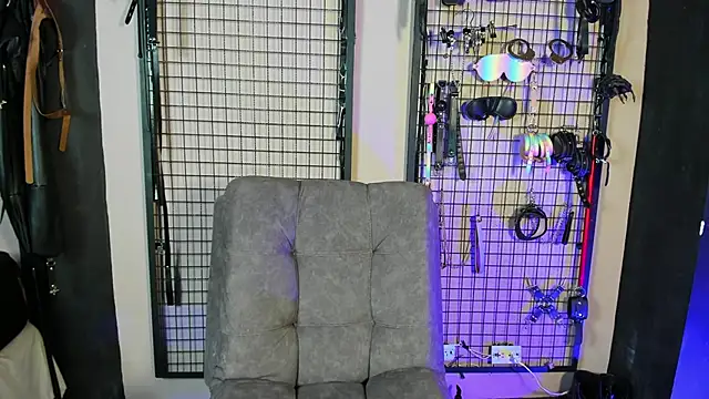 Snapshot of Twisted_Fantasy chatting on 01.23.25 Twisted Fantasy online show from 01.23.25