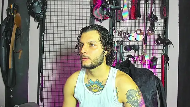 Snapshot of Twisted_Fantasy chatting on 01.29.25 Twisted Fantasy online show from 01.29.25