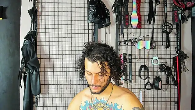 Snapshot of Twisted_Fantasy chatting on 02.07.25 Twisted Fantasy online show from 02.07.25