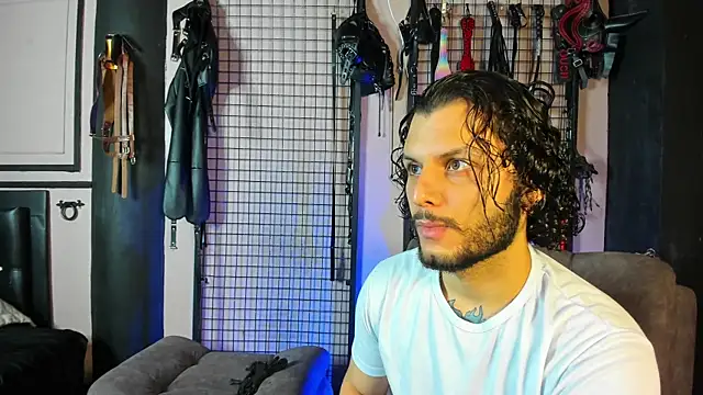 Snapshot of Twisted_Fantasy chatting on 02.12.25 Twisted Fantasy online show from 02.12.25