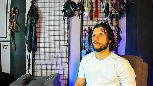 Snapshot of Twisted_Fantasy chatting on 02.25.25 Twisted Fantasy online show from 02.25.25