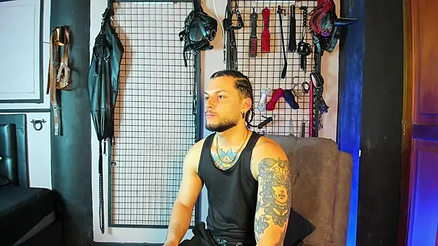 Snapshot of Twisted_Fantasy chatting on 03.03.25 Twisted Fantasy online show from 03.03.25