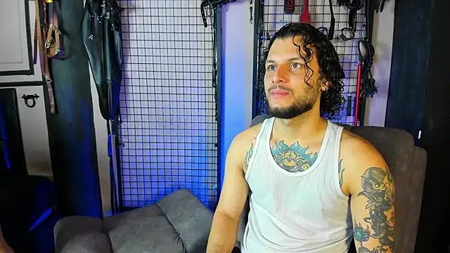 Snapshot of Twisted_Fantasy chatting on 03.04.25 Twisted Fantasy online show from 03.04.25