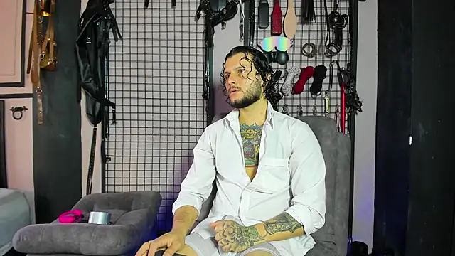 Snapshot of Twisted_Fantasy chatting on 03.09.25 Twisted Fantasy online show from 03.09.25