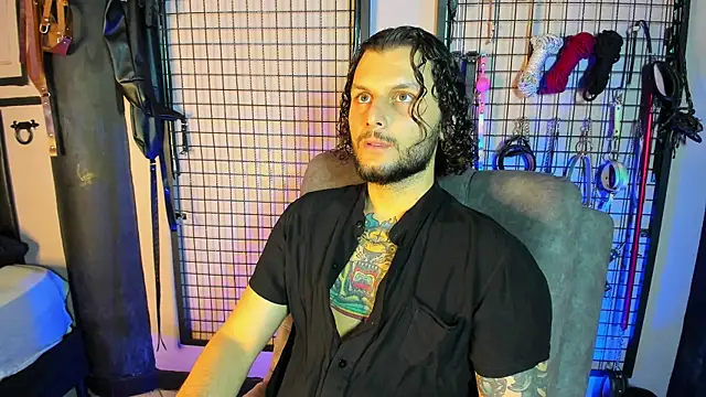 Snapshot of Twisted_Fantasy chatting on 03.12.25 Twisted Fantasy online show from 03.12.25