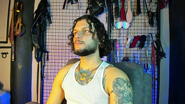 Snapshot of Twisted_Fantasy chatting on 03.12.25 Twisted Fantasy online show from 03.12.25