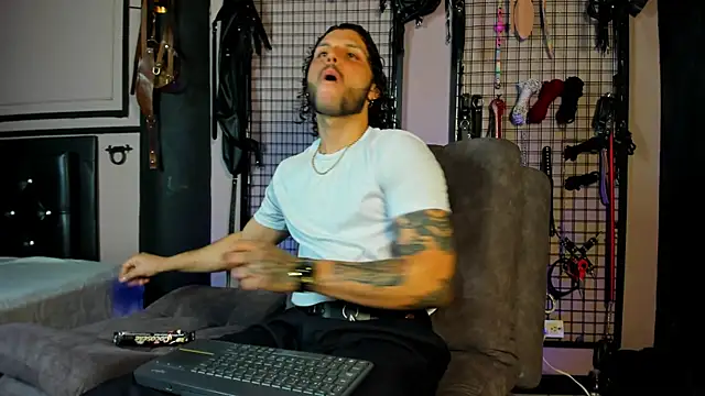 Snapshot of Twisted_Fantasy chatting on 03.19.25 Twisted Fantasy online show from 03.19.25