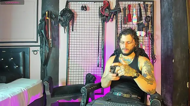 Snapshot of Twisted_Fantasy chatting on 09.09.25 Twisted Fantasy online show from 09.09.25