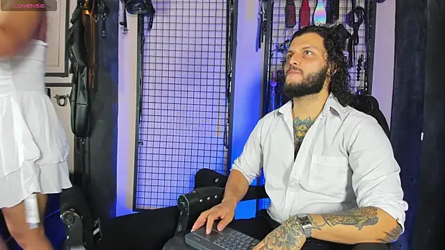 Snapshot of Twisted_Fantasy chatting on 09.18.25 Twisted Fantasy online show from 09.18.25