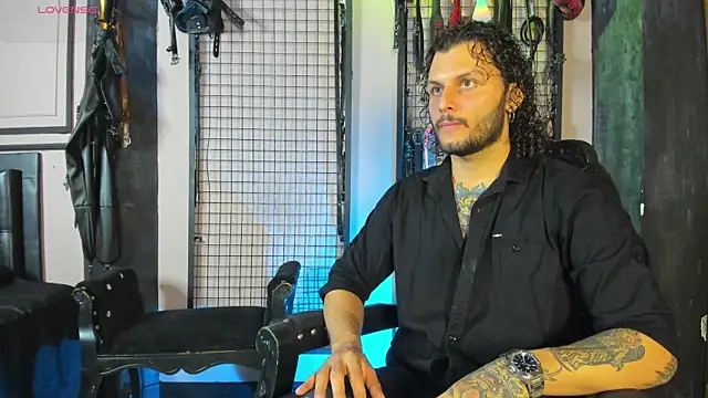 Snapshot of Twisted_Fantasy chatting on 10.07.25 Twisted Fantasy online show from 10.07.25