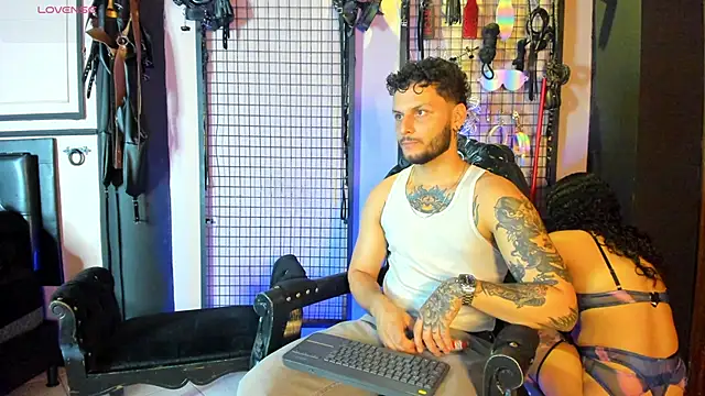 Snapshot of Twisted_Fantasy chatting on 11.08.25 Twisted Fantasy online show from 11.08.25