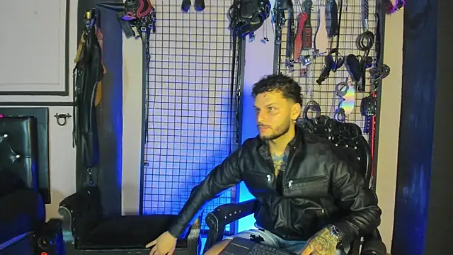 Snapshot of Twisted_Fantasy chatting on 11.19.25 Twisted Fantasy online show from 11.19.25