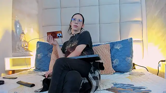 Hecatee 77 online show from 10.05.25