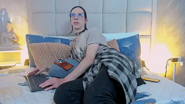 Hecatee 77 online show from 10.15.25