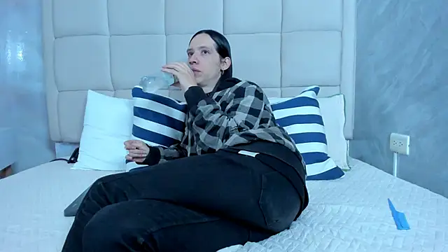 Hecatee 77 online show from 03.04.26