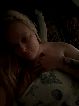 Cumslutsnowbunnie69 online show from 10.13.25