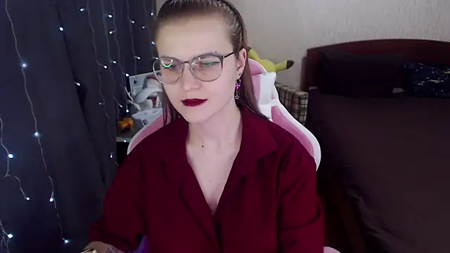 Snapshot of MissBrightShine chatting on 02.14.25 MissBrightShine online show from 02.14.25