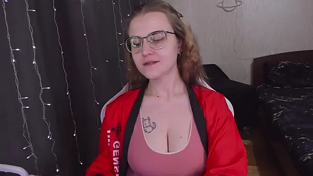 Snapshot of MissBrightShine chatting on 03.15.25 MissBrightShine online show from 03.15.25